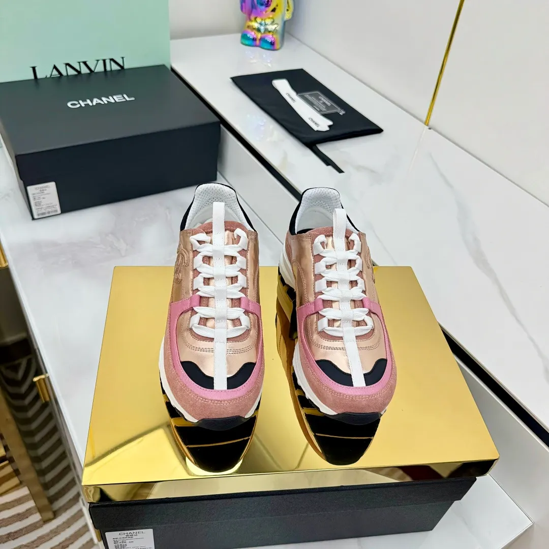 👟👟Ex-factory price 600👟👟High quality! ! ! CHANEL Chanel 25A latest thick-soled casual sports shoes. The counter is synchronized. The counter is very popular. It is a shoe that is very difficult to buy. The most popular thick-soled casual shoes on the Internet. As you can imagine, the most popular thick-soled casual shoes can not be missed. It has both good looks and comfort. Simple and versatile. The thick sole increases the height and is super versatile. Whoever wears it will look better. Upper: cowhide stitching. Lining: breathable mesh. Outsole: TPU original outsole. Size: 35-41 👉